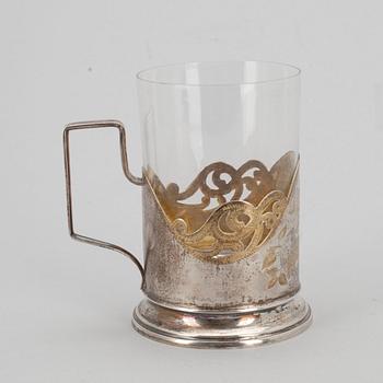 TEGLASHÅLLARE med GLAS, silver, Moskva, Sovjetunioinen. Silvervikt 111 g.