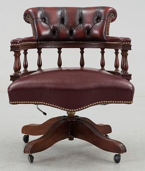 SKRIVBORDSSTOL, Engelsk stil, Norge, 1900-talets andra hälft.