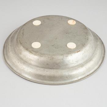 A Swedish pewter dish, mark of Bengt Ståhlström, Kalmar 1742.