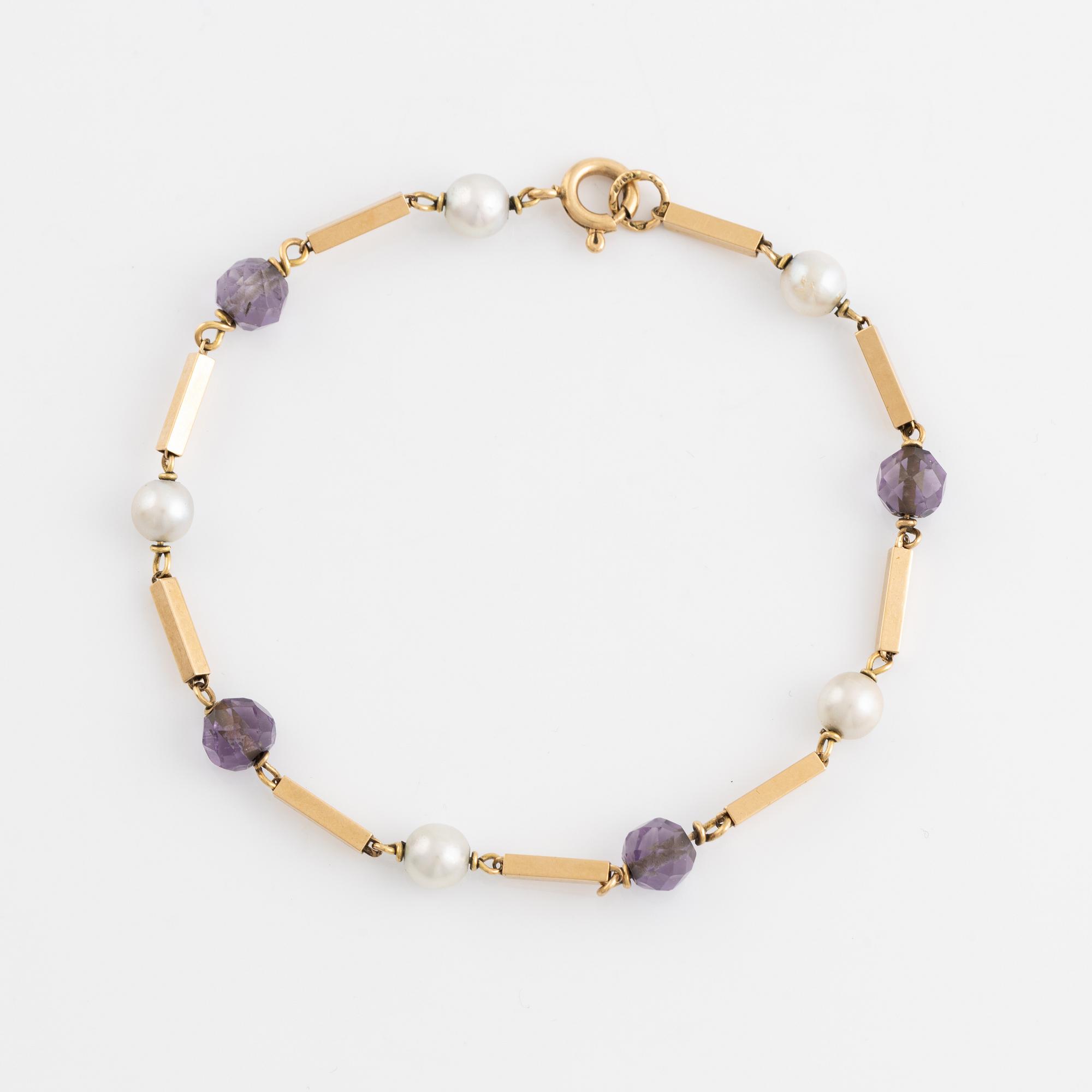 18K gold, amethyst and pearl bracelet.