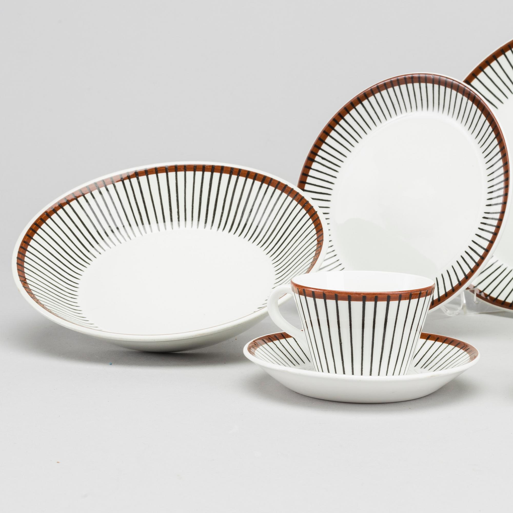 STIG LINDBERG, servis "Spisa Ribb", 42 dlr, benporslin, Gustavsberg, 1955-1974.