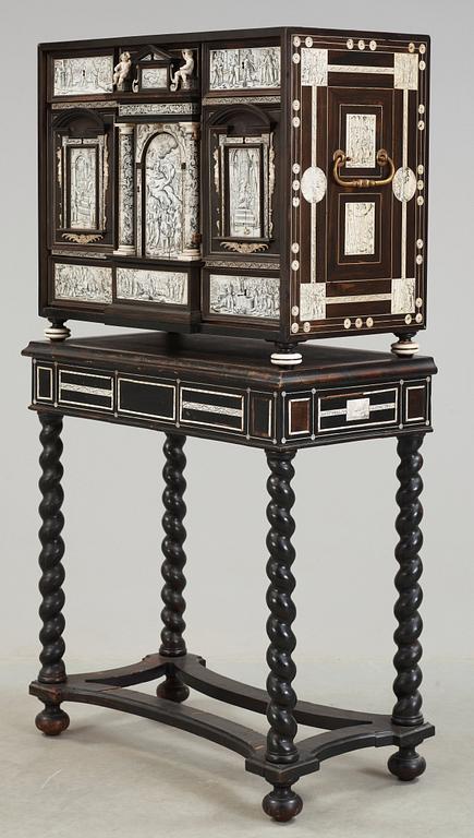 An Italien Baroque-style 19th century cabinet on stand.