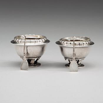 GEORG JENSEN, saltkar, ett par med saltskedar, Köpenhamn 1920-33.