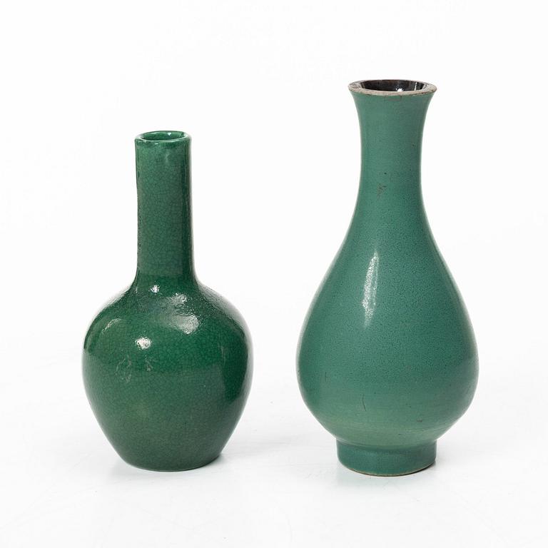 Two green monochrome vases, Qing dynasty, 18th/19th century.