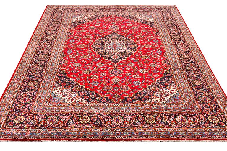 A Keshan carpet, c. 363 x 254 cm.