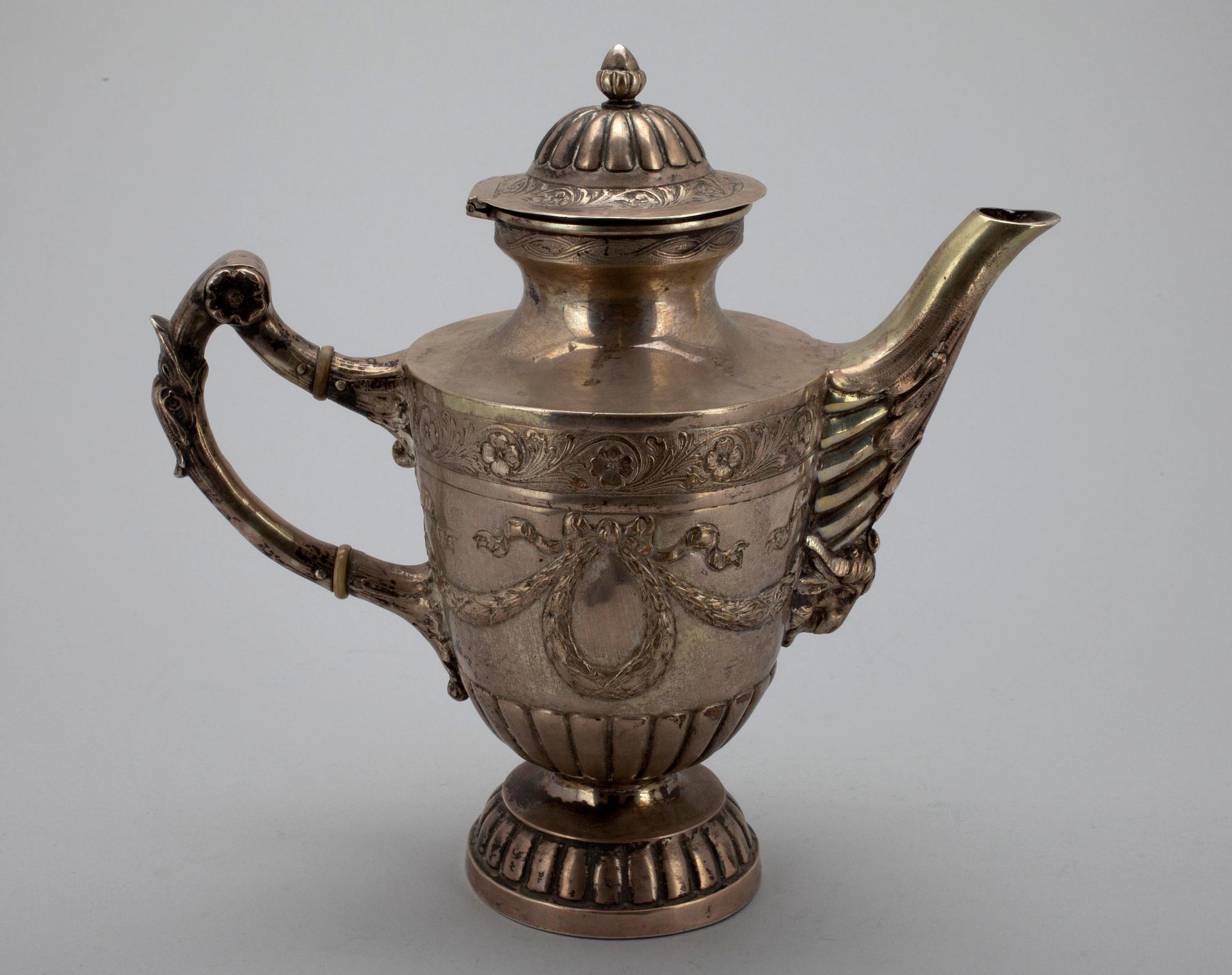 KAFFEKANNA, silver, Tyskland, rysk importstämplar, omkring 1900. Vikt 562 g.