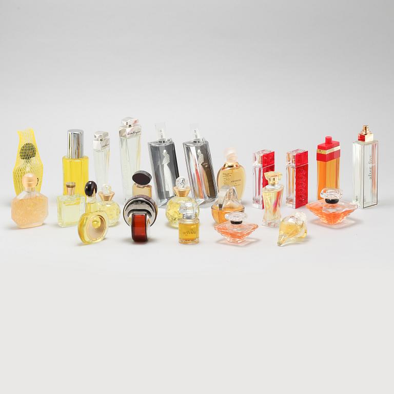 17 so called factices and 7 perfume testers.