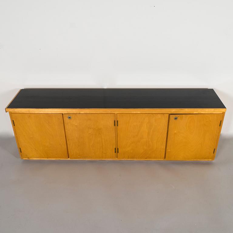 Artek Design, sideboard beställningsarbetet tillverkare O.Y. Huonekalu- ja Rakennustyötehdas A.B., 1952.