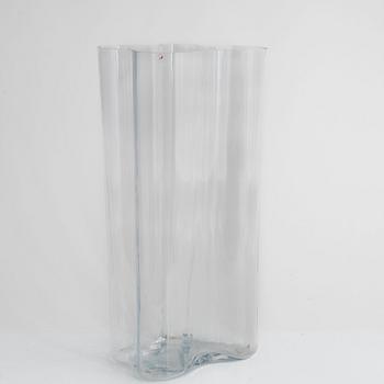 An Alvar Aalto vase, model 0551, signed Alvar Aalto Iittala 2000.