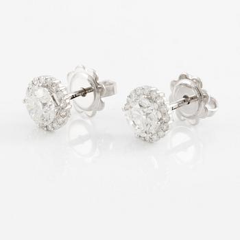 Örhängen 18K vitguld med briljantslipade diamanter.