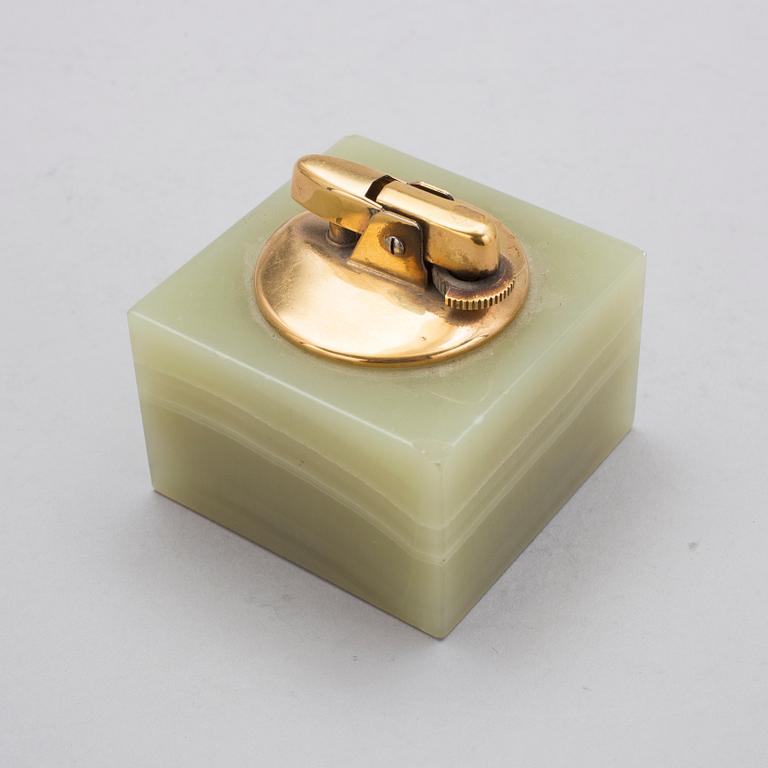 ASKFAT, LOCKASK OCH CIGARETTÄNDARE, onyx. 1900-talets andra hälft.