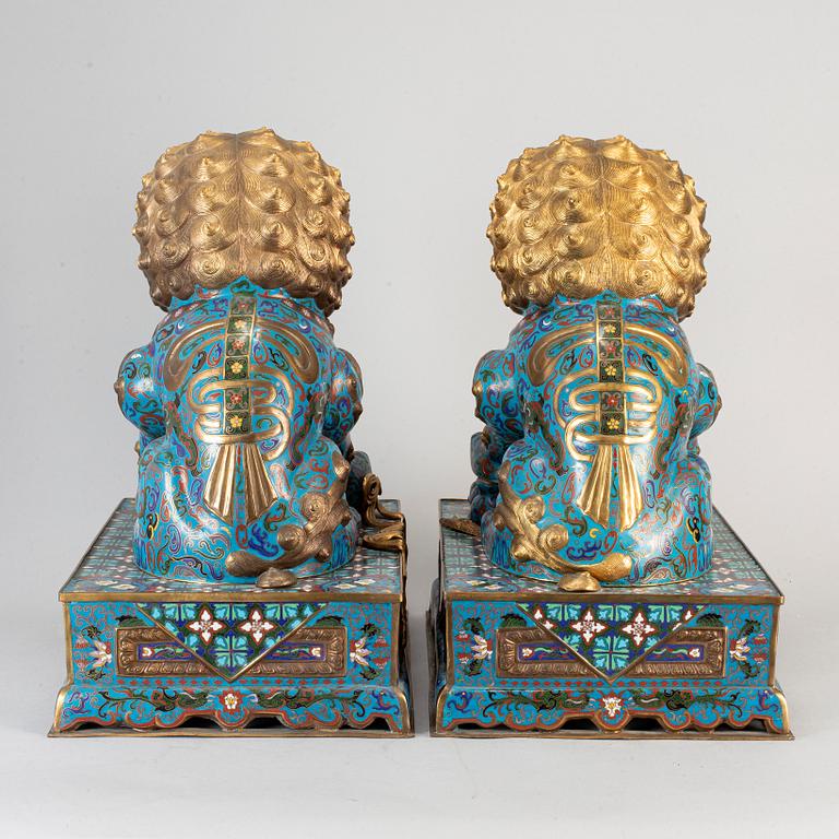 A pair of cloisonne buddhist lions, China, modern manufactory.