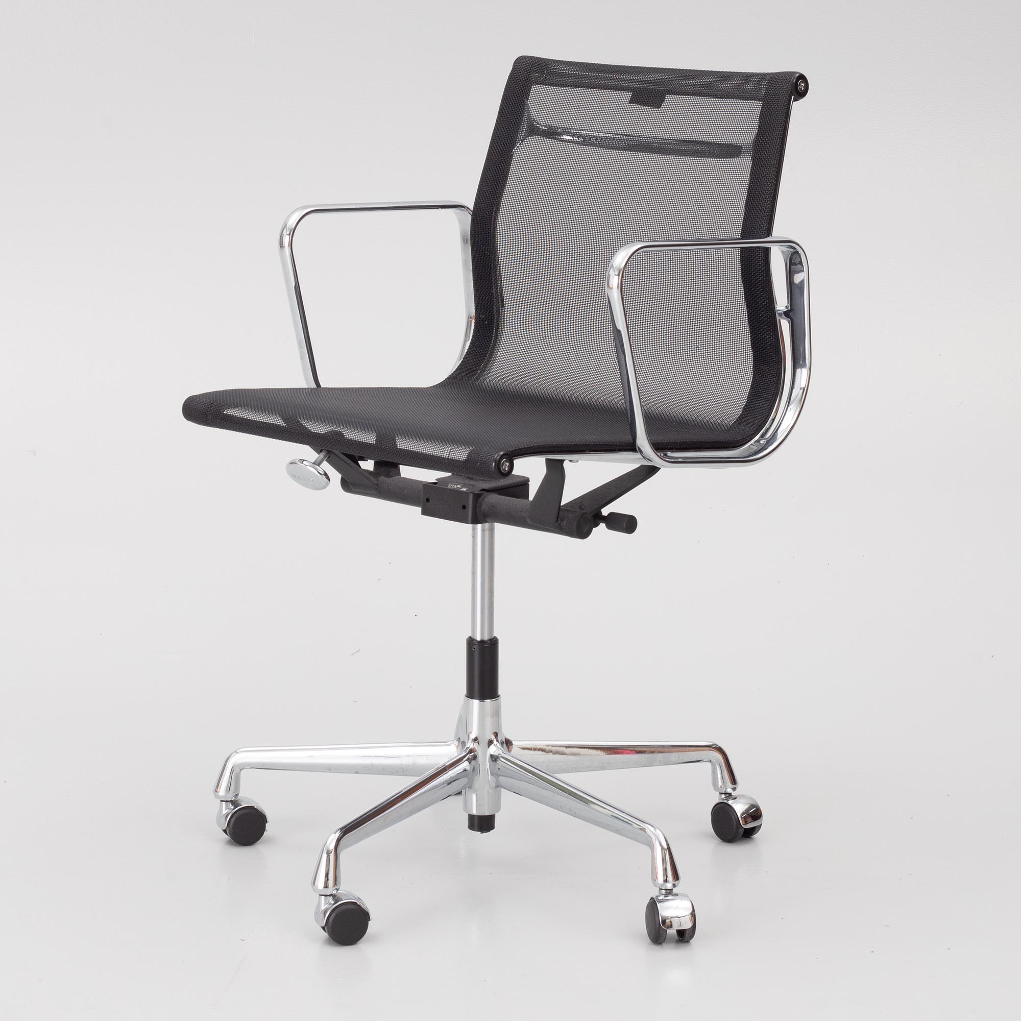 Charles & Ray Eames, Armchair/office chair, EA 108, Vitra.