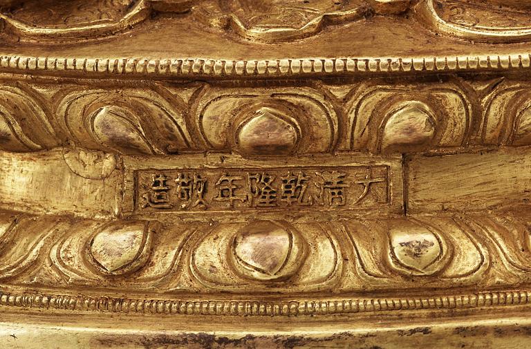 FIGURIN, brons. Sinotibetansk, med Qianlongs märke, sen Qing dynasti.