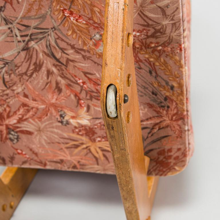Ilmari Tapiovaara, an early 1960s 'Dolphin chair' for Skanno.