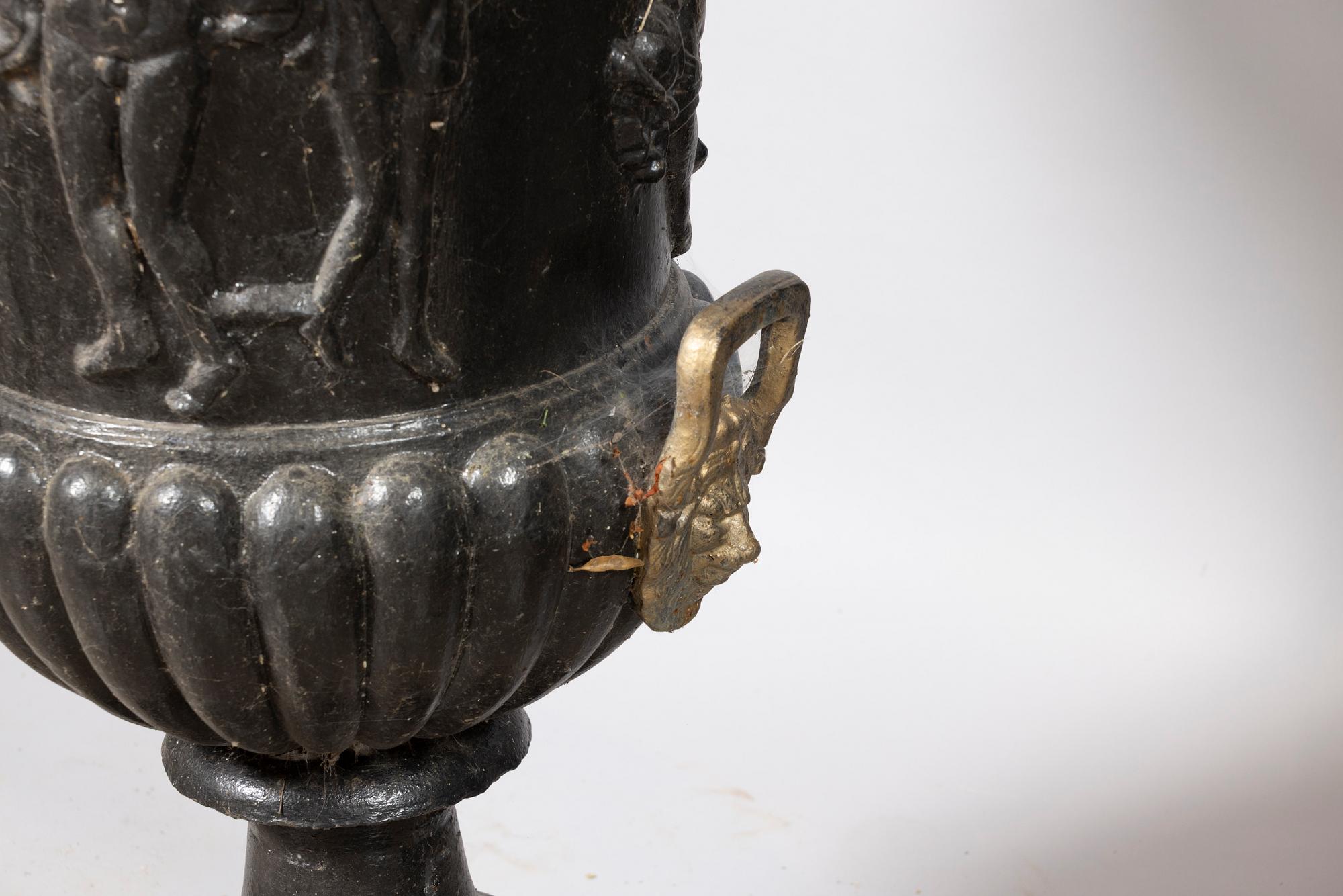 Garden urns, a pair, later part of the 20th century.