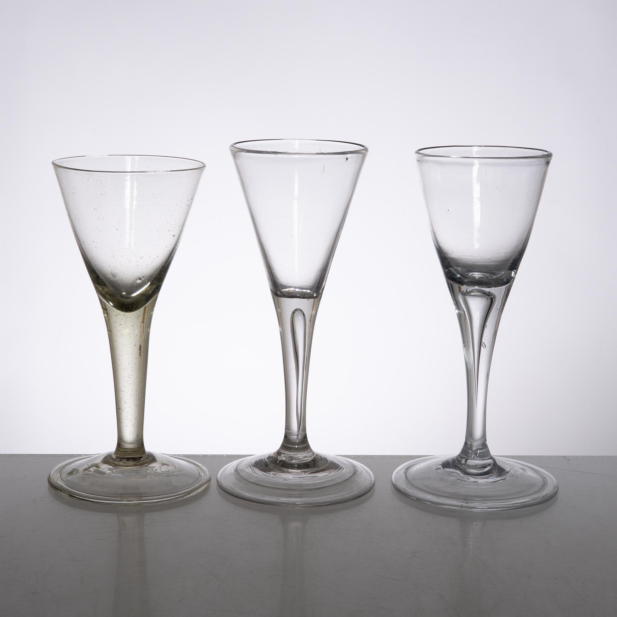 Spetsglas, 6 st, 1700-tal och spetsglas, 4 st, omkring år 1900.