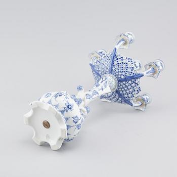 KANDELABER, porslin, "Musselmalet", Royal Copenhagen, 1974-78.