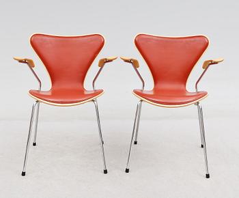 KARMSTOLAR, 1 par, "Sjuan", Arne Jacobsen, Fritz Hansen, 1997.