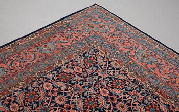 A carpet, semi-antique Feraghan probably, ca 459 x 286-292,5 cm.