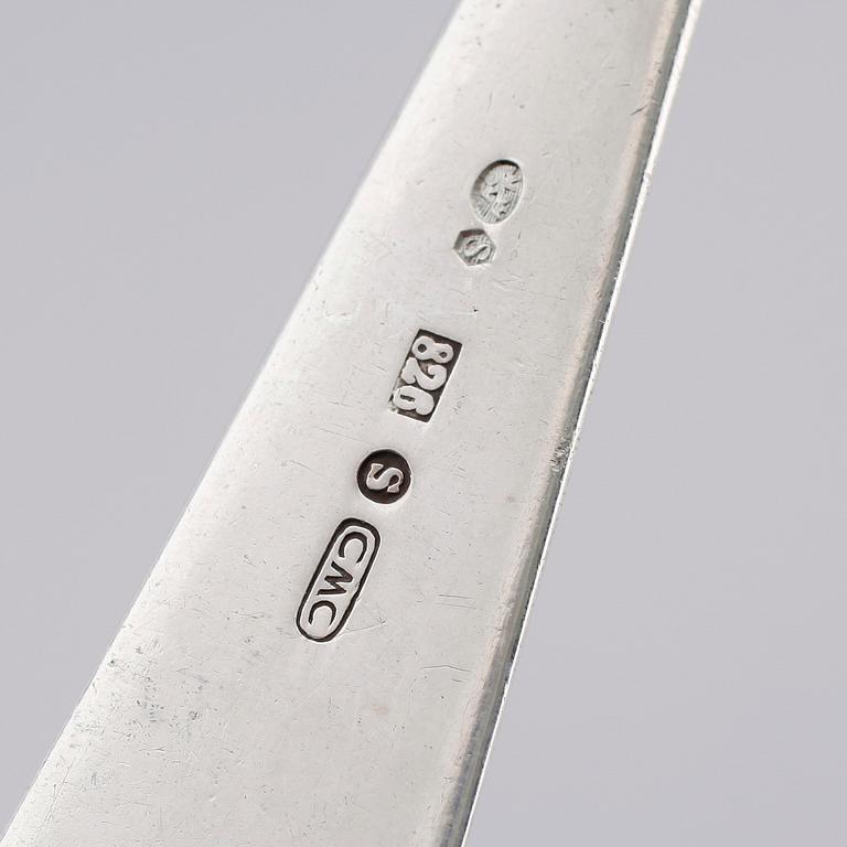 SKEDAR, 6 st samt GAFFLAR, 2 st, olika modeller, 1700-1900-tal. Vikt ca 444 gram.