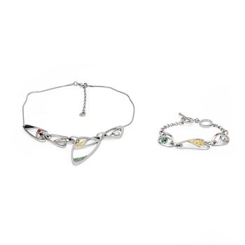 427. SWAROVSKI, a silver colored necklace and bracelet with swarovski crystals.