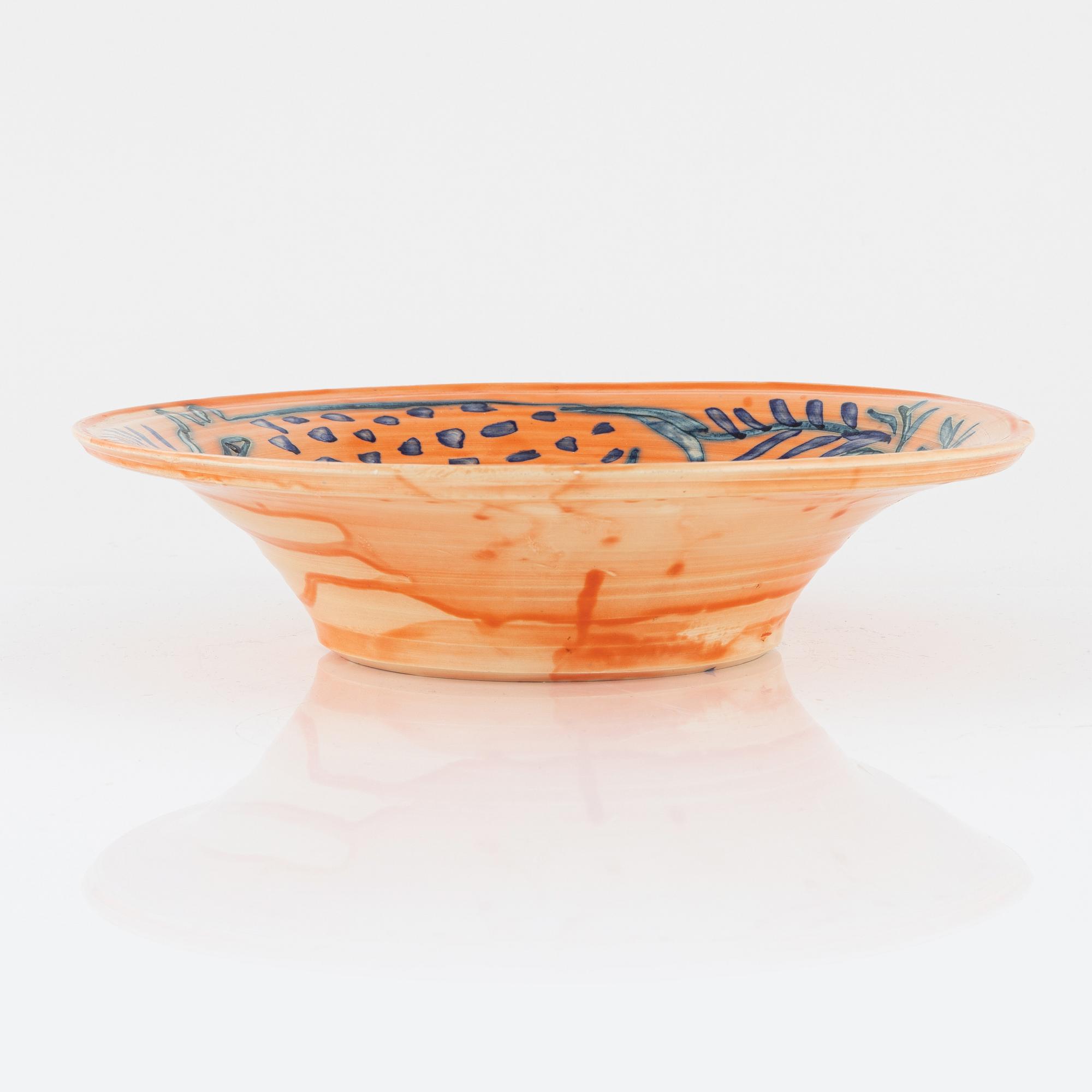 Ulrica Hydman-Vallien, a signed bowl.