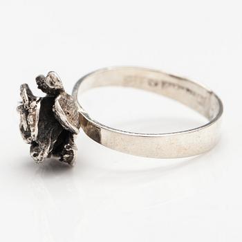 A silver ring and necklace. Martti Viikinniemi, Heinola 1972.