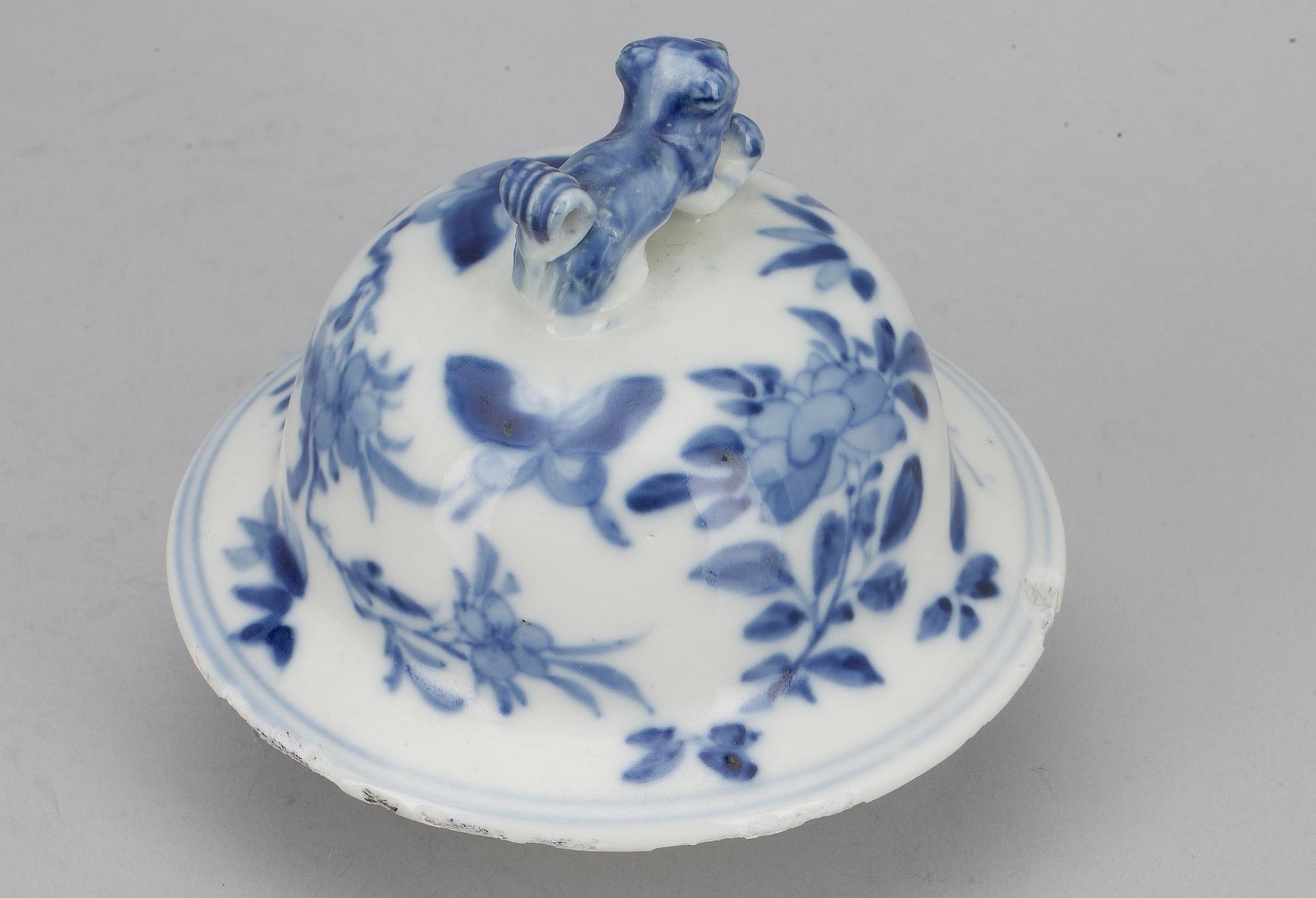 LOCKURNA, porslin, Kina, sekelskiftet 1800/1900.