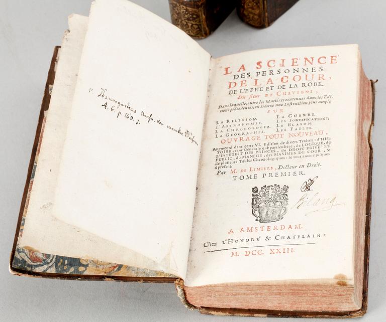 BOKVERK, 3 vol, "La Science des personnes de la Cour..." av de Limiers, Amsterdam 1723.