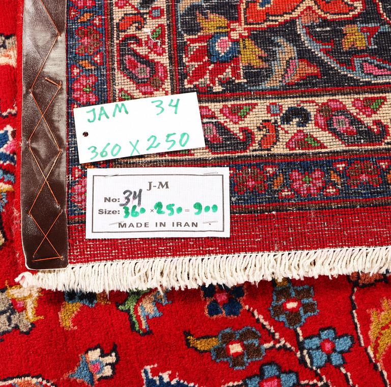 A Keshan carpet, c. 360 x 250 cm.