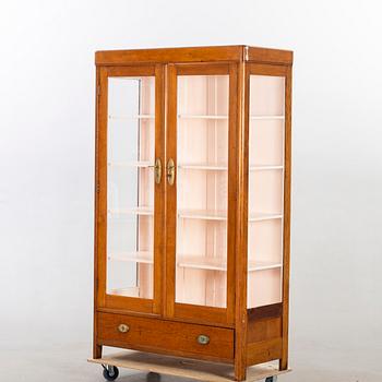 Vitrinskåp, jugend.