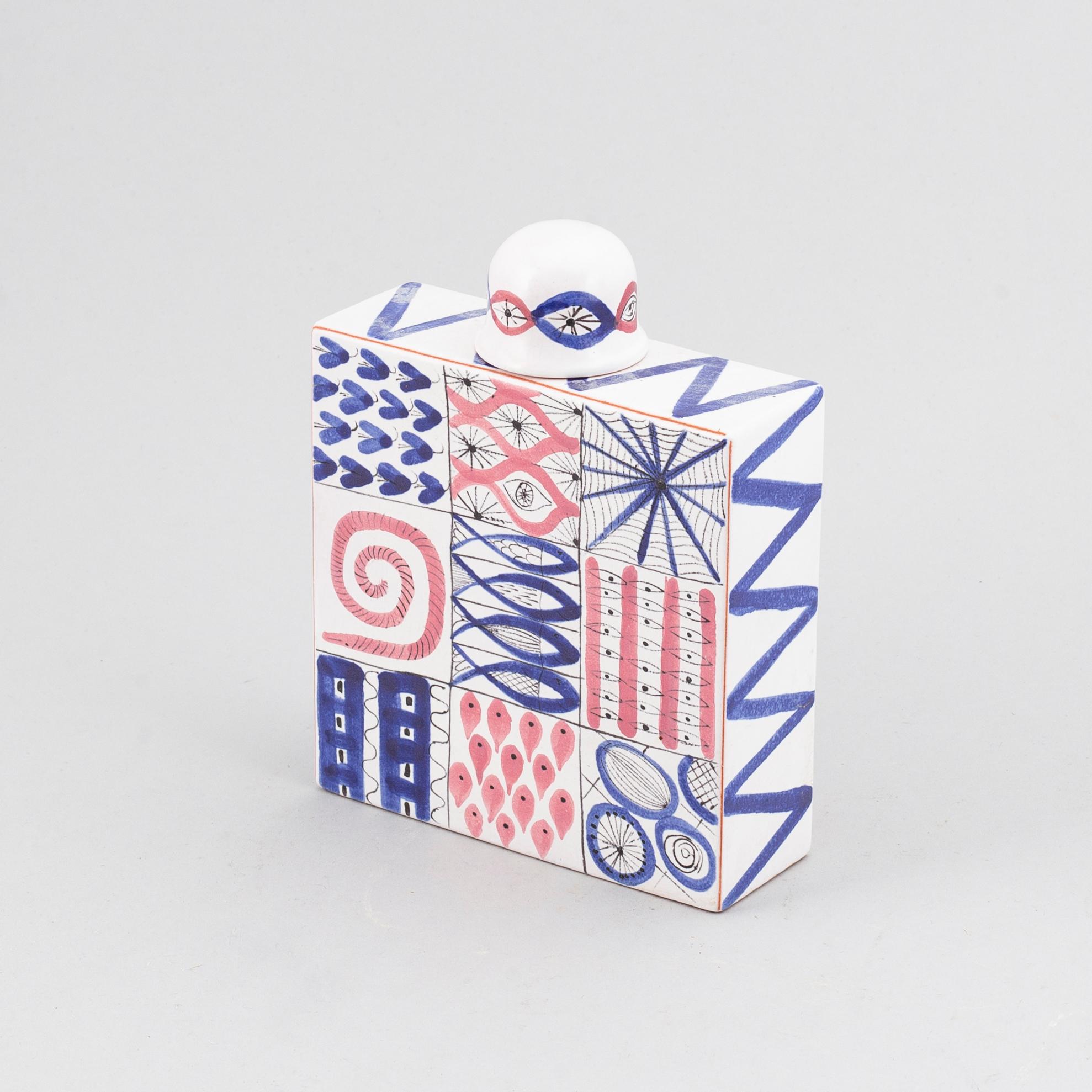 STIG LINDBERG, a faiance flask with cover, Gustavsberg Studio, mid 20th century.