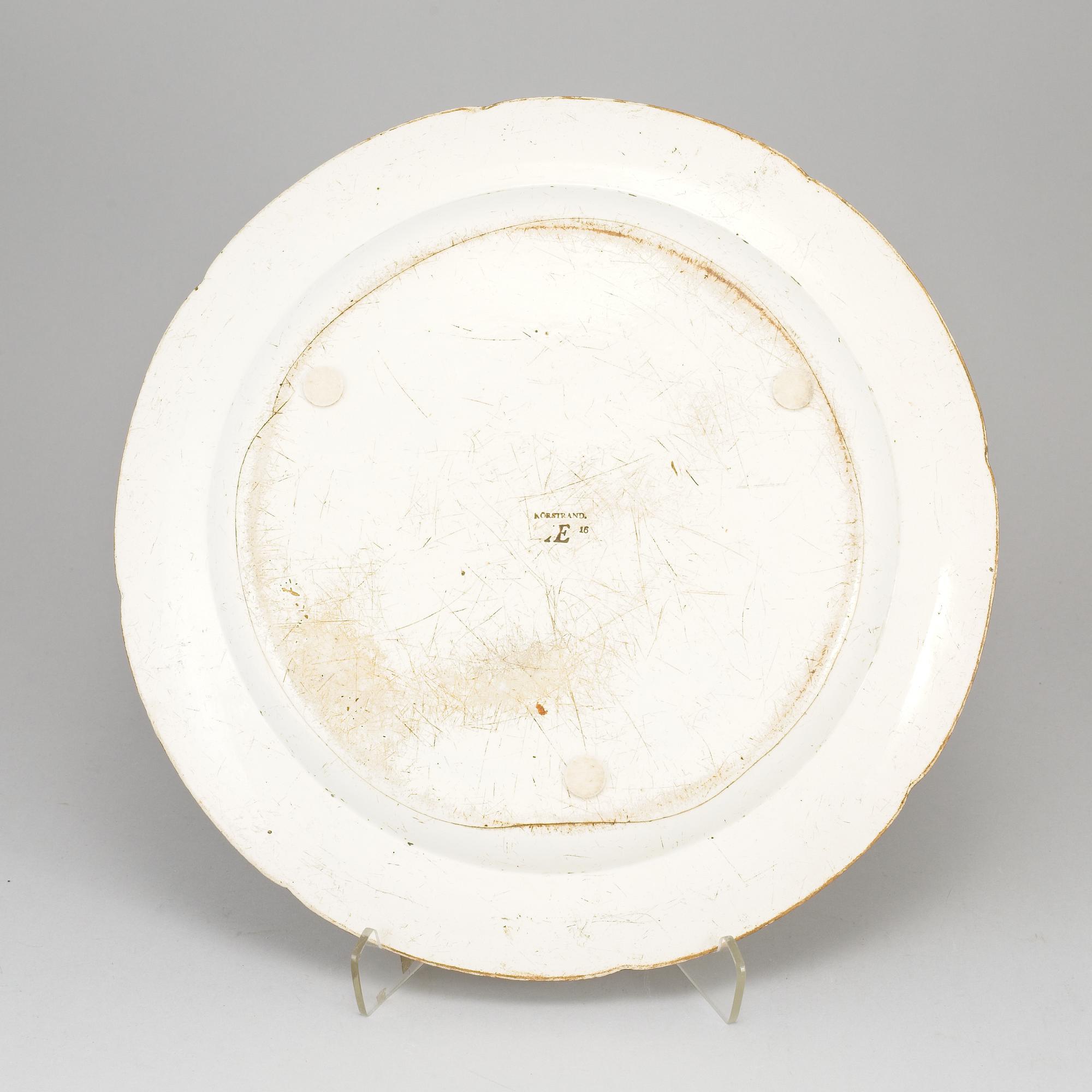 FAT, flintgods. Rörstrand, 1700-talets slut, samt SÅSSNIPA, troligen 1800-tal.