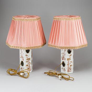 A pair of gilded and famille rose hat stands, turned into table lamps, Qing dynasty, late 19th century.