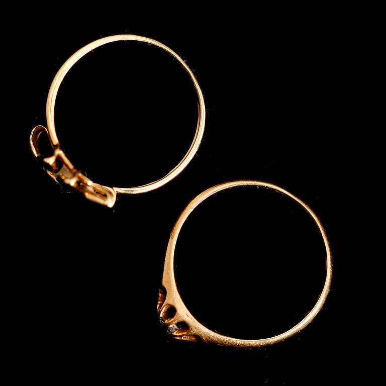 RINGAR, 2 st, 18 k guld, diamanter. Total vikt ca 3 gr.