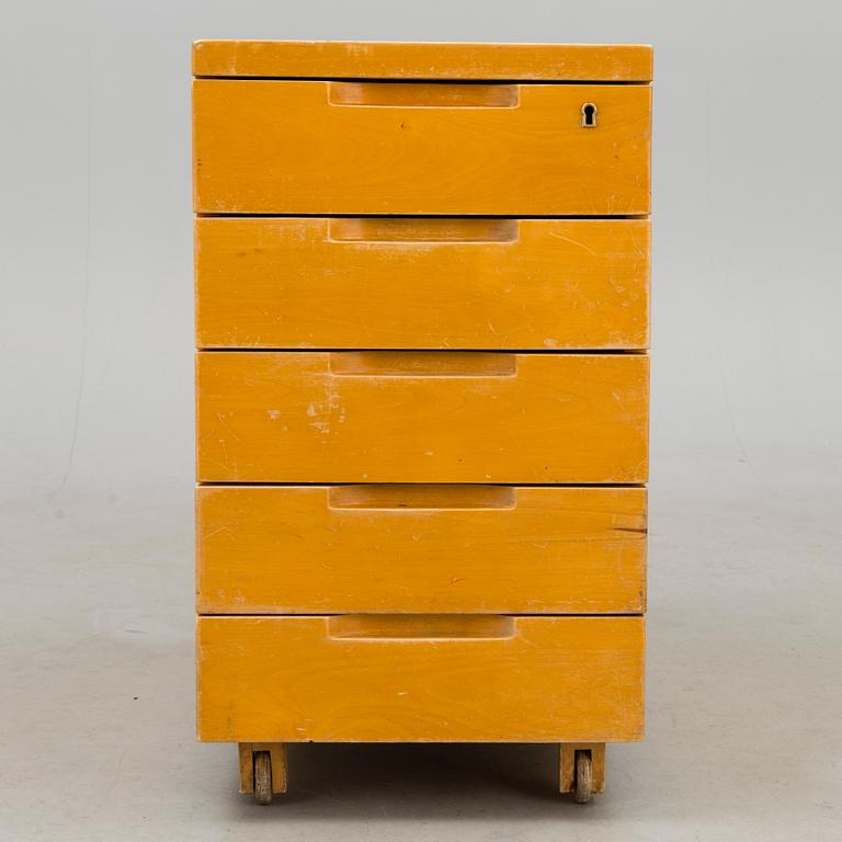 An early 1930s 'B96' drawer unit for O.Y. Huonekalu-ja Rakennustyötehdas A.B. Finland.