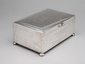 CIGGARLÅDA, silver, Juvelerare Adolf Landoff, Göteborg, troligen 1938. Tot vikt ca 3000g.