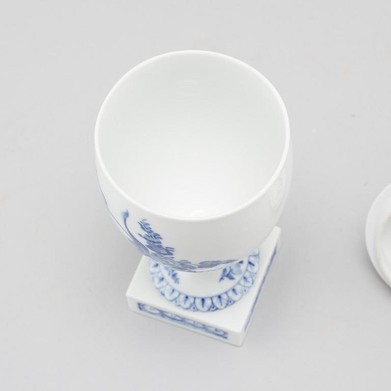 LOCKURNA, porslin, "Blå Blomst", Royal Copenhagen, Danmark, 1900-talets treje kvartal.