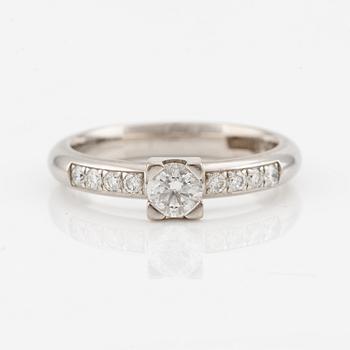 Ring, 18K white gold with brilliant-cut diamonds.