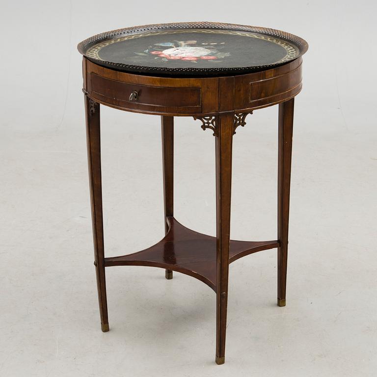 A SWEDISH LATEGUSTAVIAN TRAY TABLE, CA 1800.