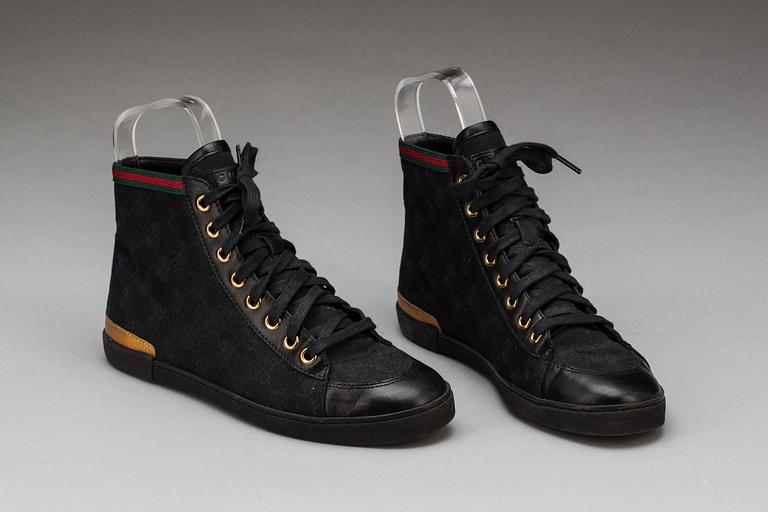 SKOR, GUCCI.