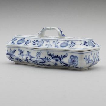 KAMASK, porslin, Meissen, 1900-talets mitt.