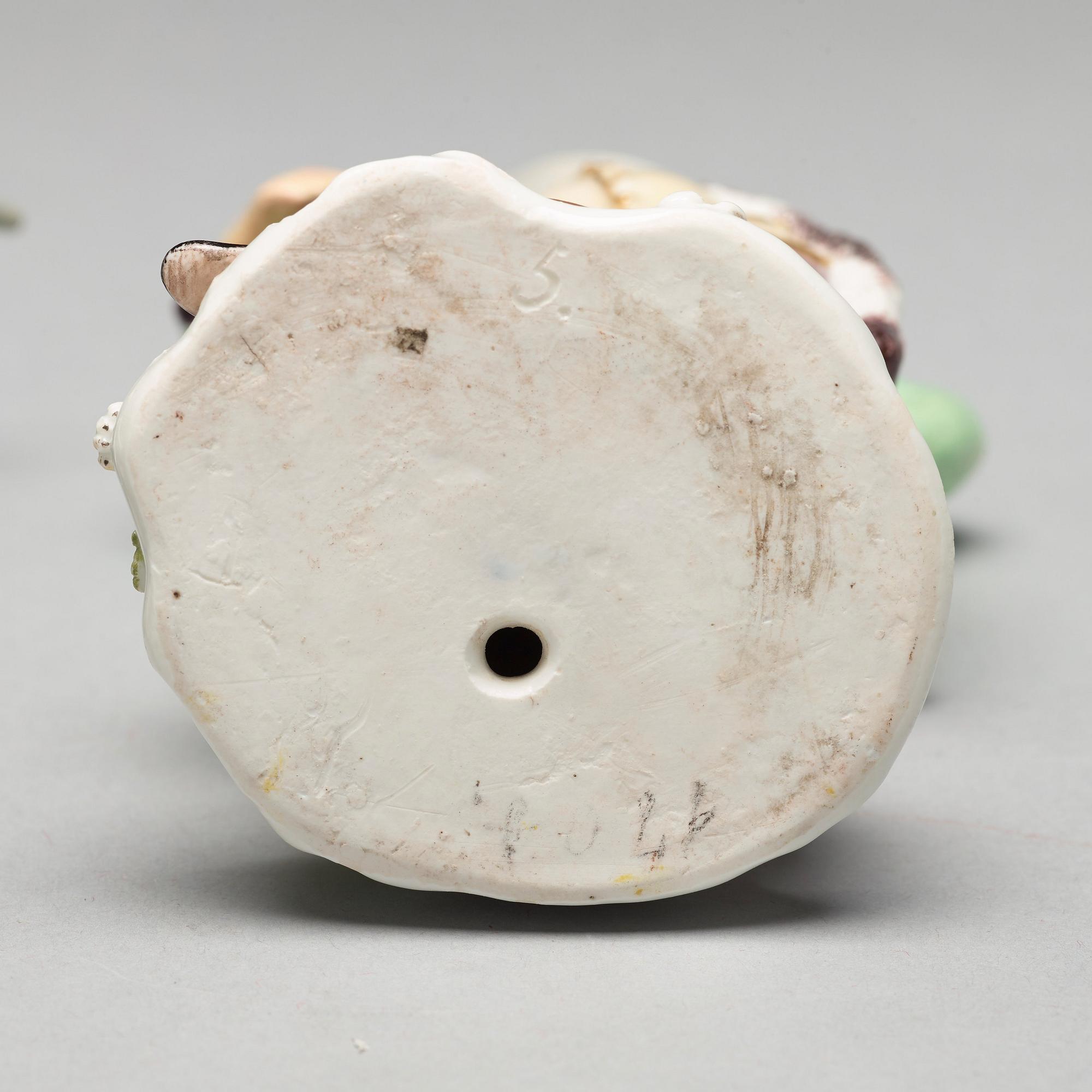 Two Meissen porcelain figures of huntsmen, 18th Century.