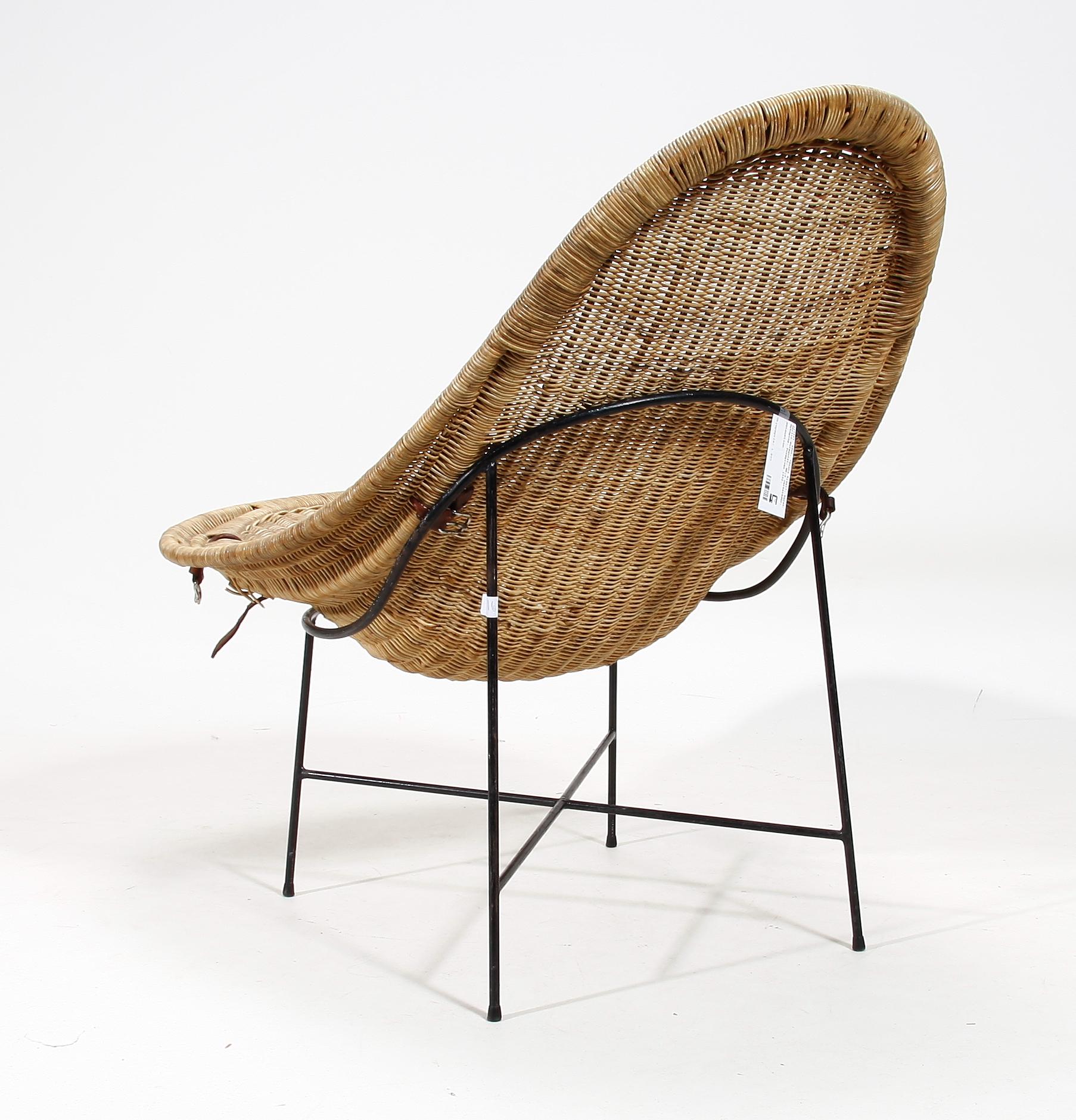 STOL, "Stora Kraal". Kerstin Hörlin-Holmquist, NK:s verkstäder, Nyköping. Formgiven 1952.