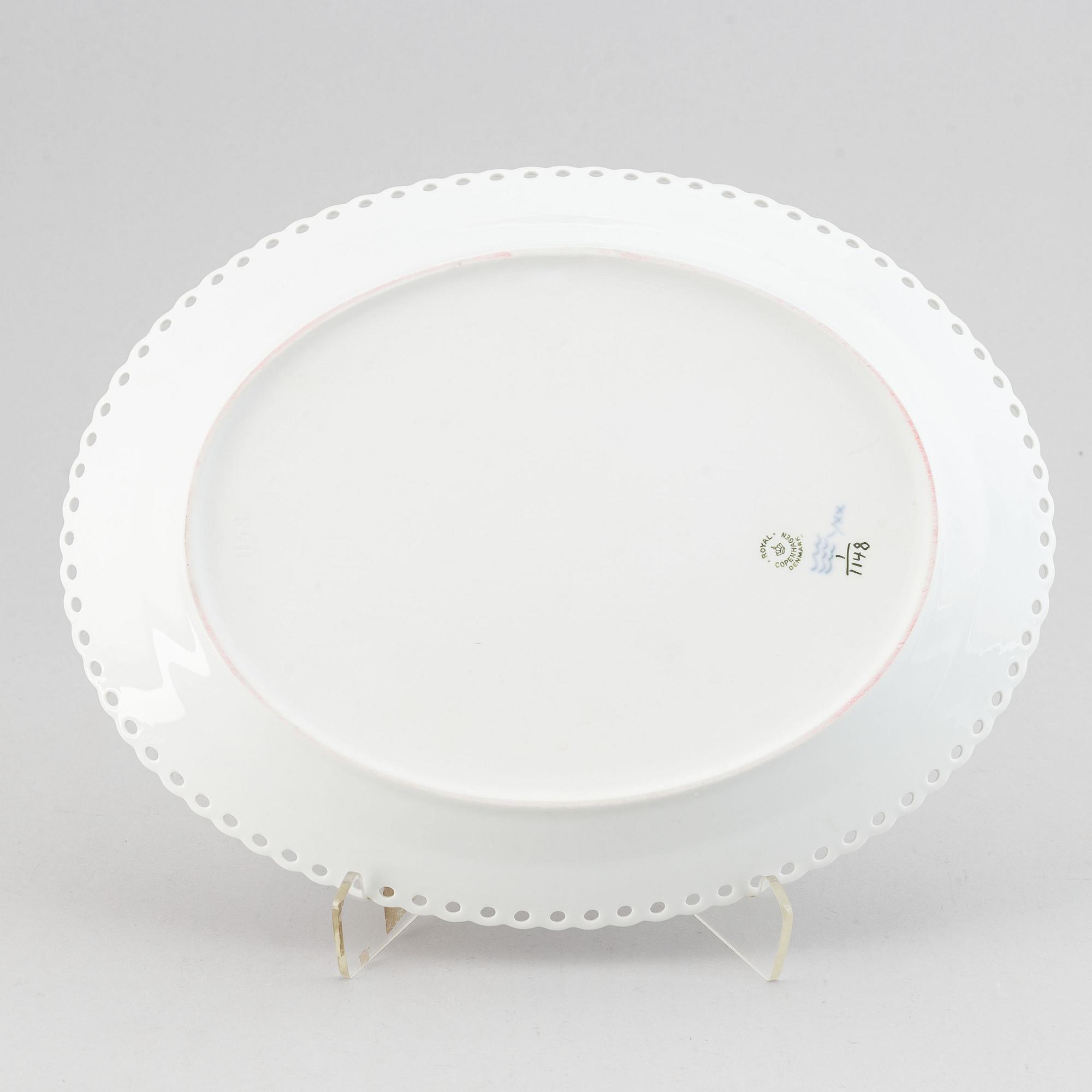 Royal Copenhagen,  a '1148' 'Musselmalet Full Lace' porcelain serving plate, Denmark.