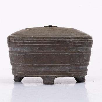 A limestone butterbox, 19th century.