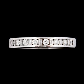 RING, 14K vitguld med 8 briljant och 7 baguettslipade diamanter, ca 0.50 ct. Vikt 4,0 g.