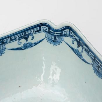 A blue and white pillow shaped bowl, Qing dynasty, Qianlong (1736-95).