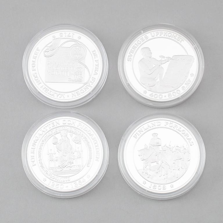 MINNESMEDALJER, 24 st, silver, "Sveriges Historia", 2000. Vikt ca 528 gram.